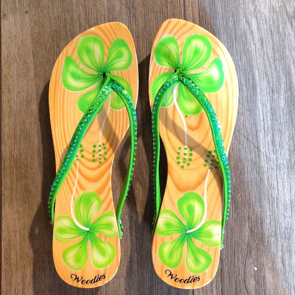 Woodies short heel beach shoe